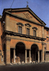 facciata porticato con colonne 