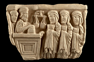 capitello del XII secolo, proveniente dall'antica pieve di S. Vitale di Carpineti, raffigurante le 