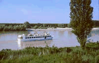imbarcazione in crociera sul fiume Po